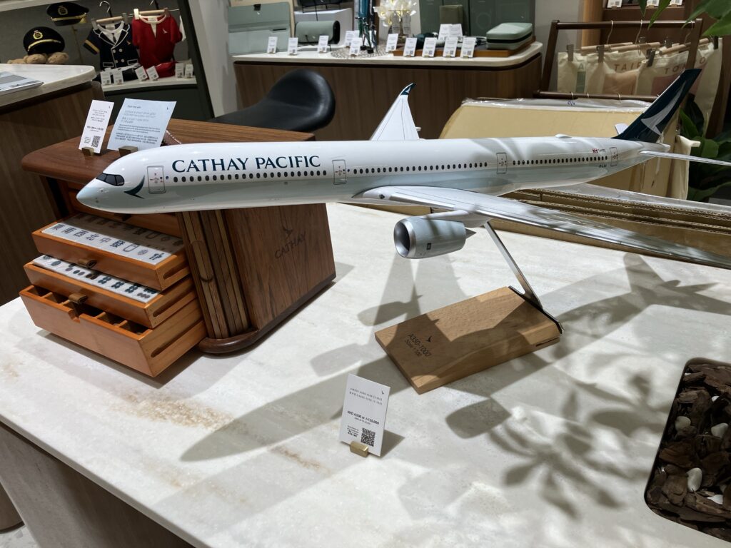 Cathay PacificとLoveramicsのコラボ商品 - 香港ゆるり生活〜るんるん