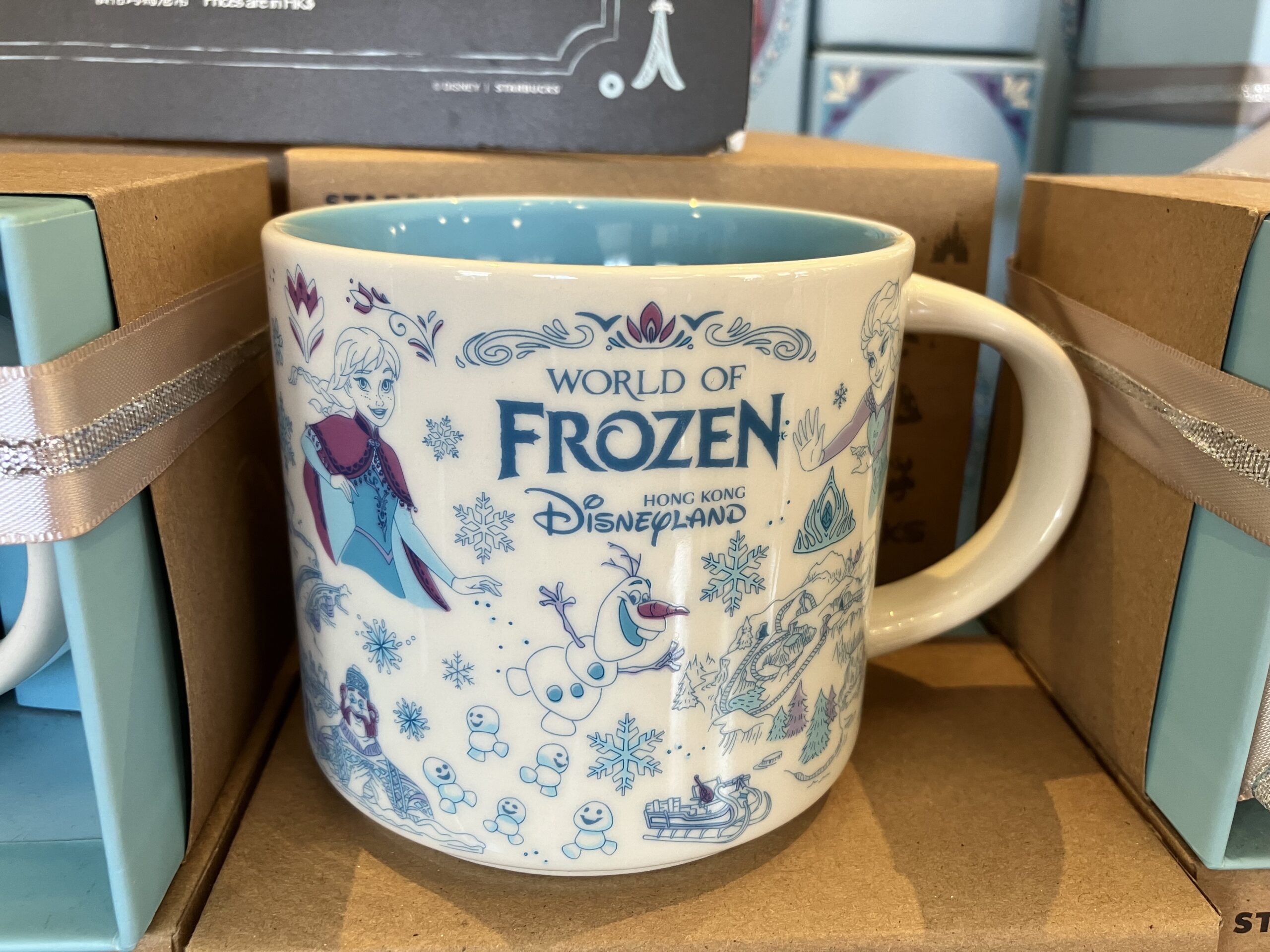 香港ディズニー】スターバックスのアナと雪の女王、カップが登場！ - 香港ゆるり生活〜るんるん子育て日記〜